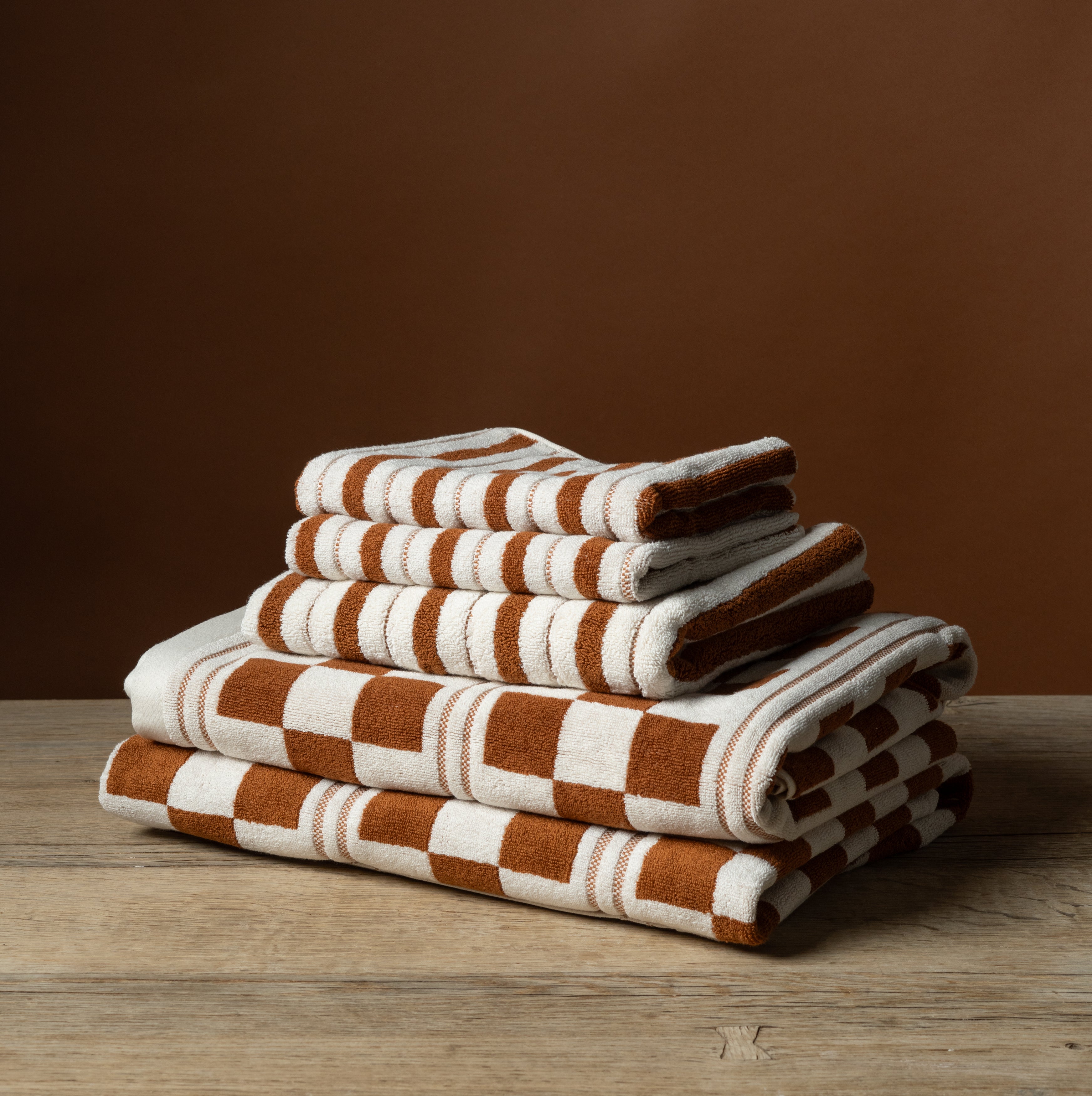 Busby Pool Towel in Fuyu & Chalk