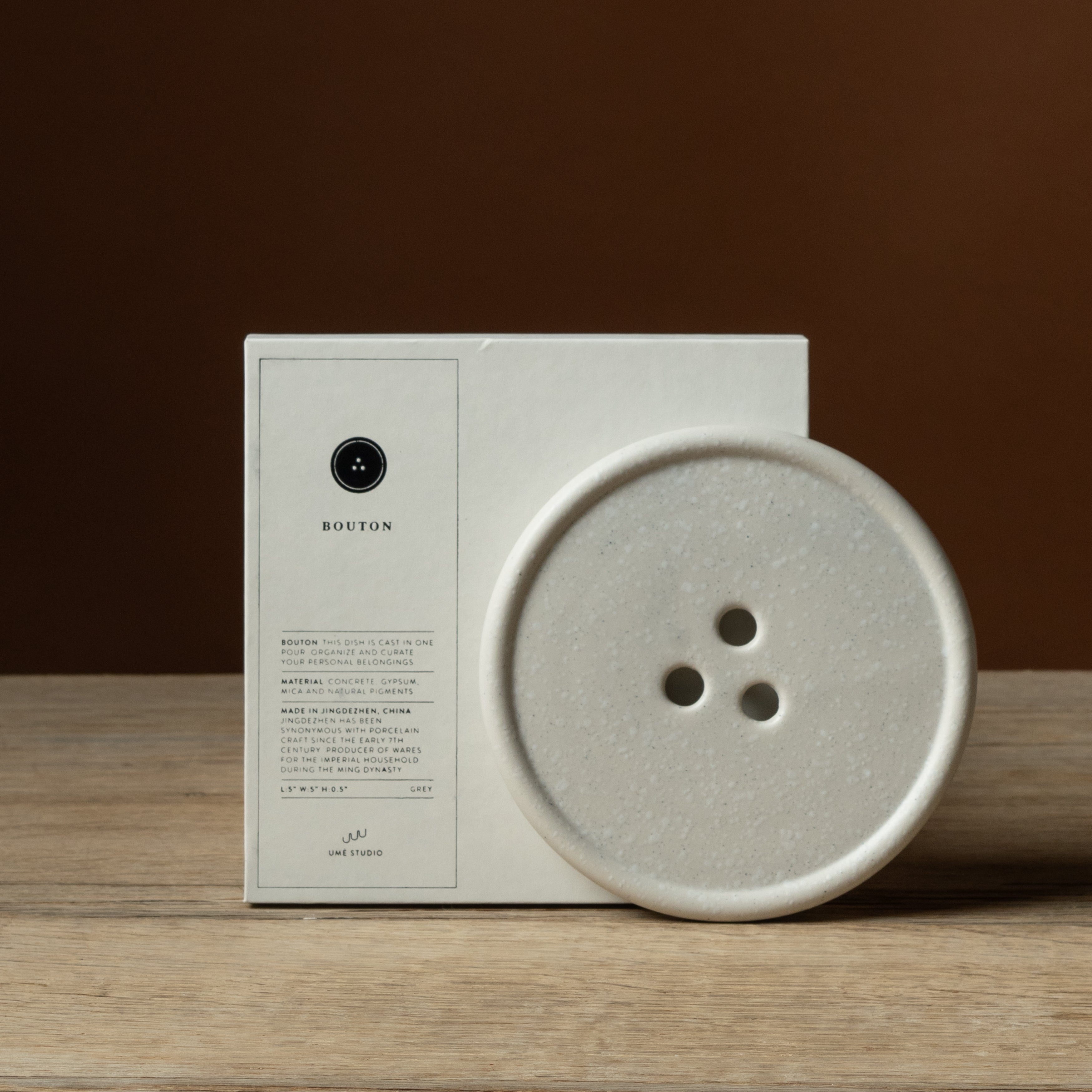 Bouton Dish in Gray