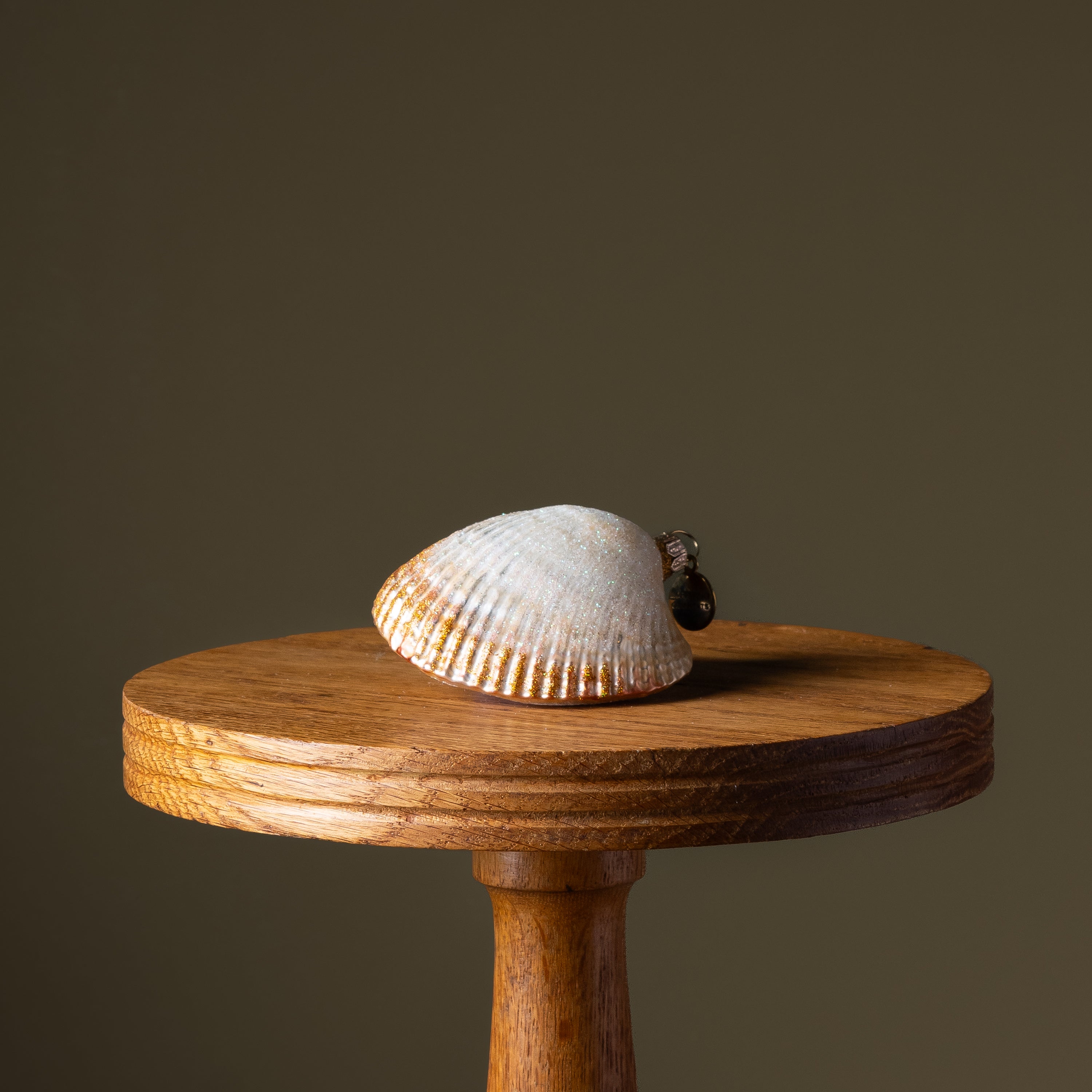 Tan/Brown Clam Shell