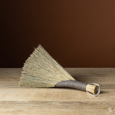 Grey Turkey Wing Handbroom