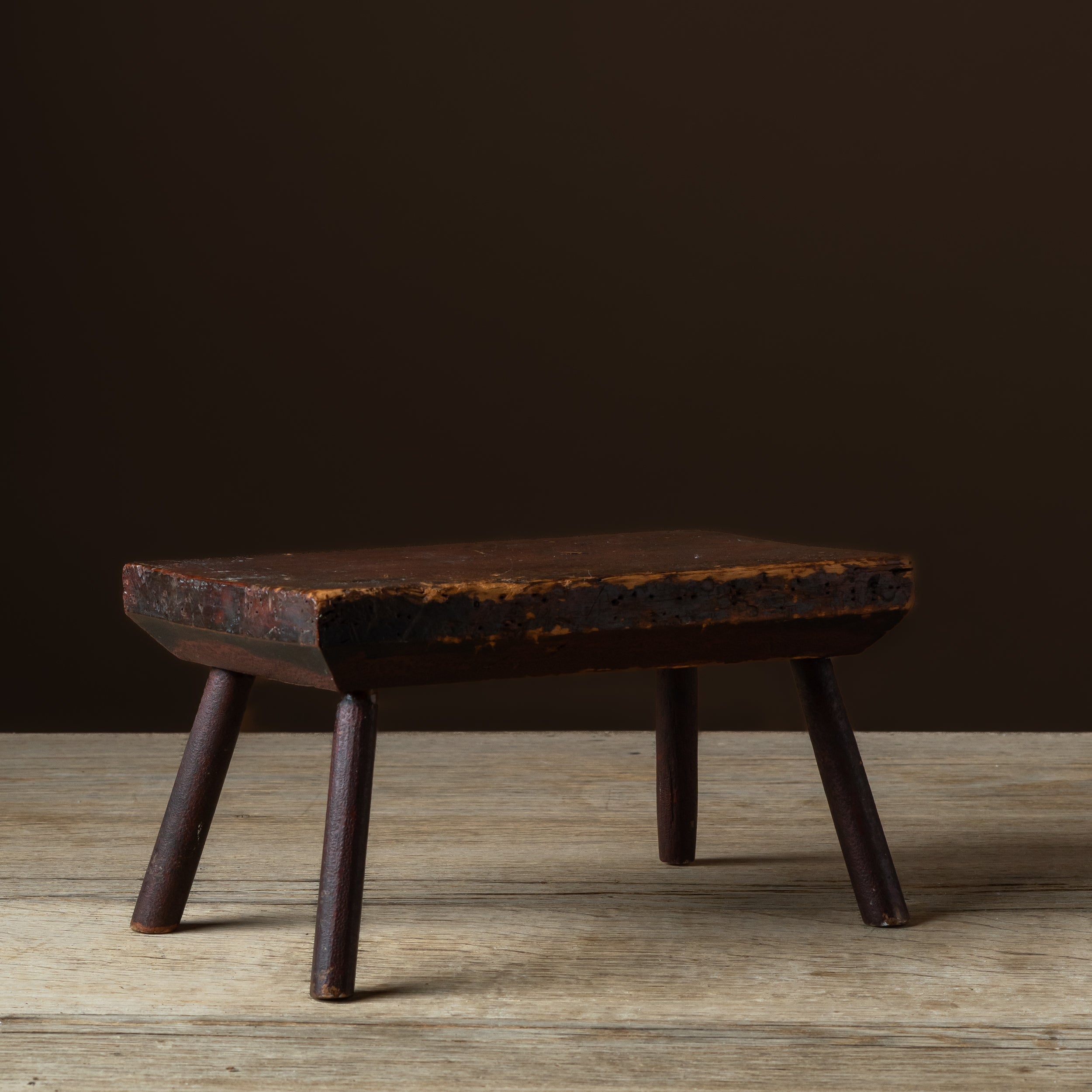 American Country Diminutive Step Stool