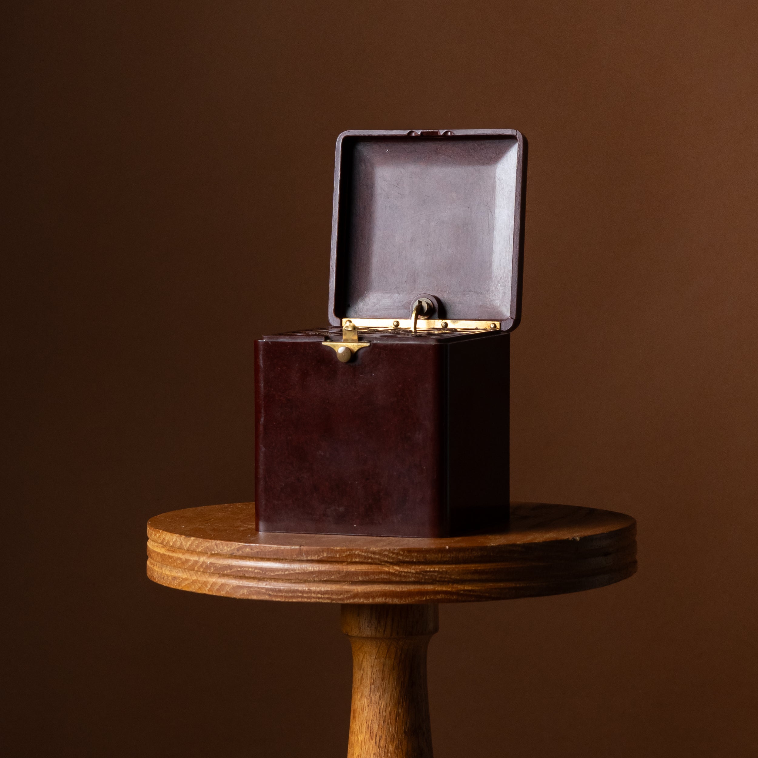 Cherry Burlwood Lidded Cigarette Dispenser