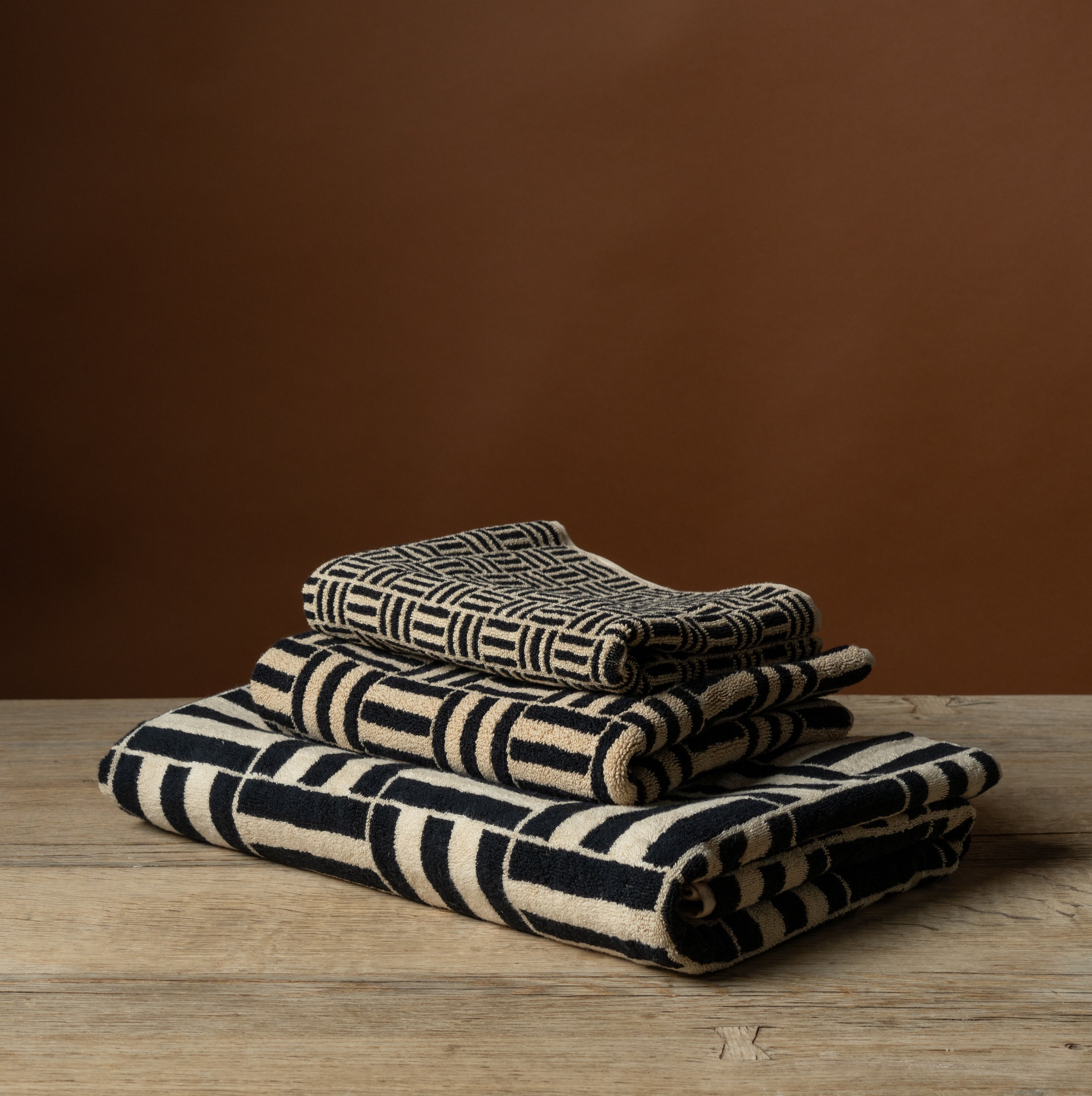 Torrens Hand Towel in Sand & Noir