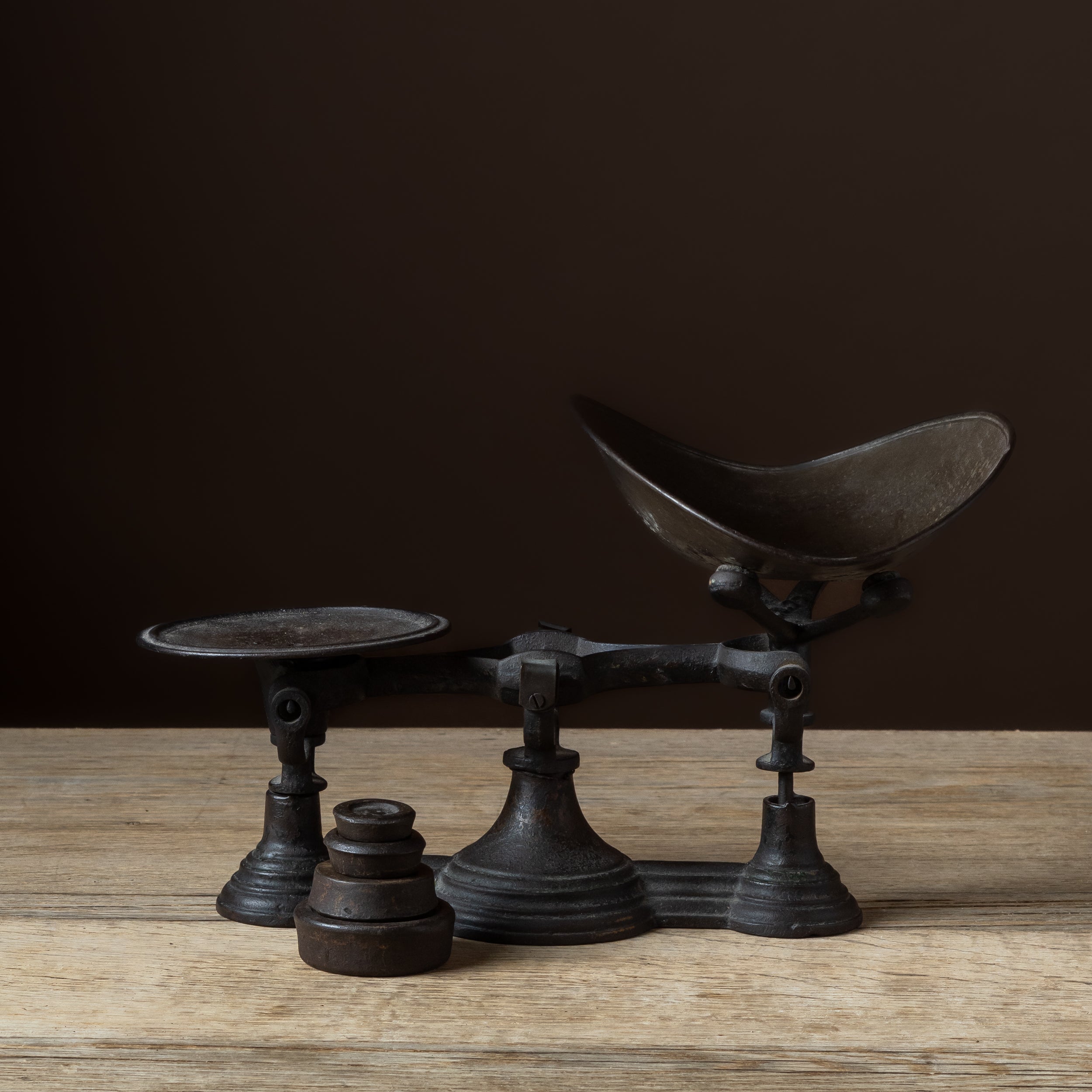 Early 20th-Century Cast Iron Balance Scale