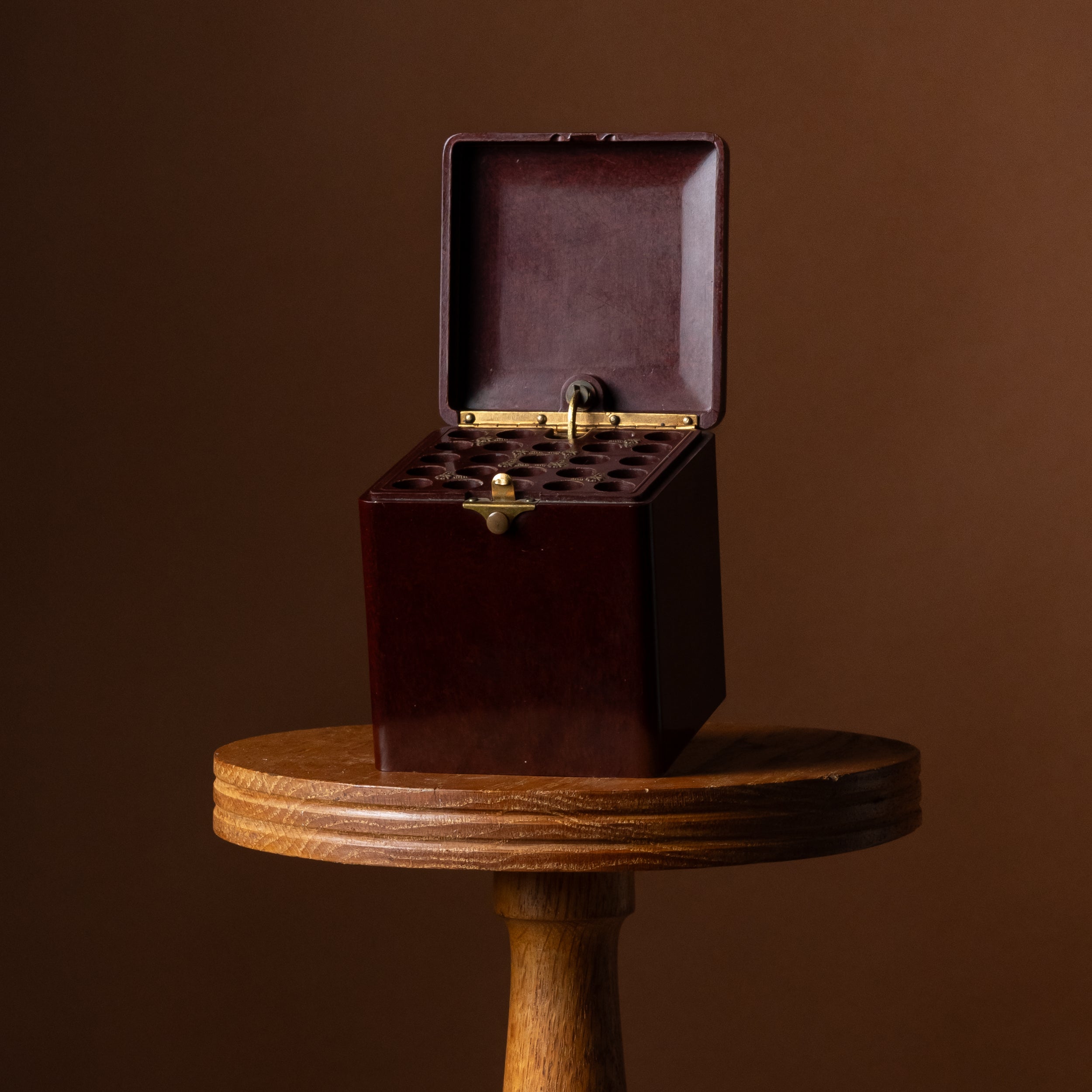 Cherry Burlwood Lidded Cigarette Dispenser